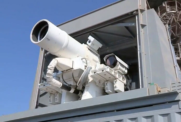 美国有线电视新闻网(cnn)发布的一段视频显示,美国海军用激光炮摧毁了