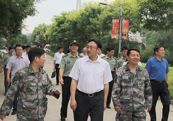 顺义区委书记王刚走访慰问驻顺部队官兵