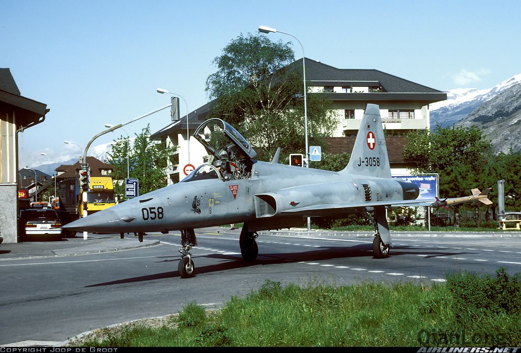 1999年5月,瑞士境内turtman空军基地,瑞士空军的f-5e/f"虎"战斗机进行