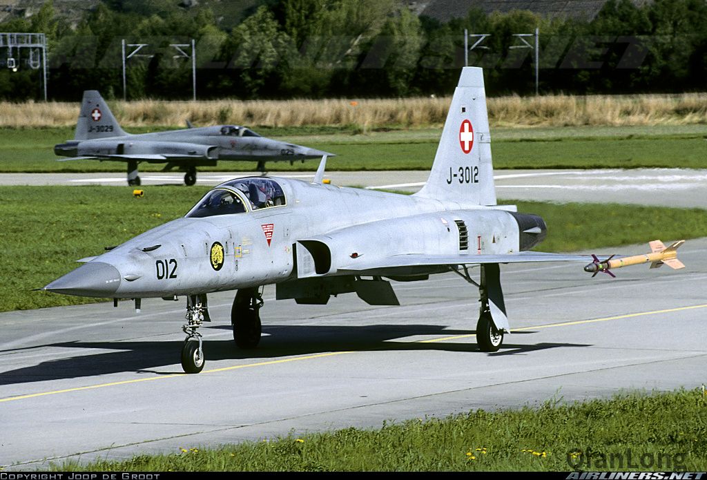 05.在跑道上滑行的f-5e"虎"战斗机.06.