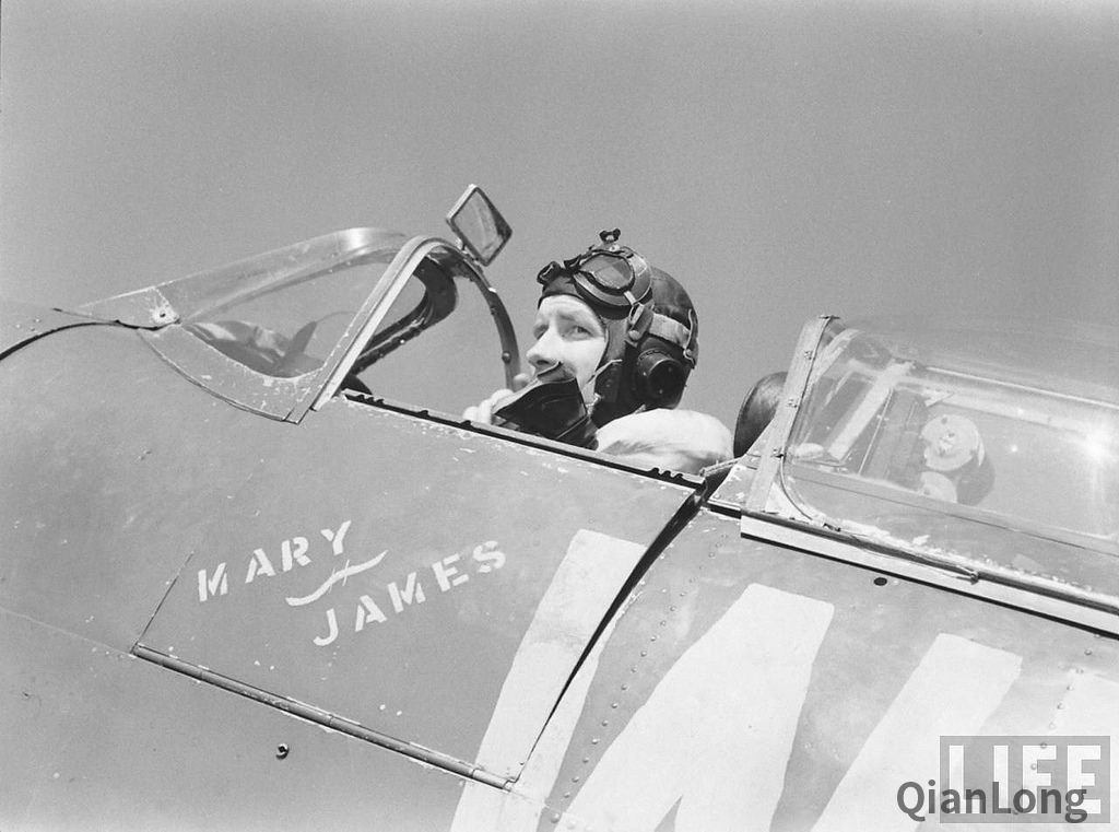 在英国参加二战的美国陆军飞行员全都飞喷火战斗机