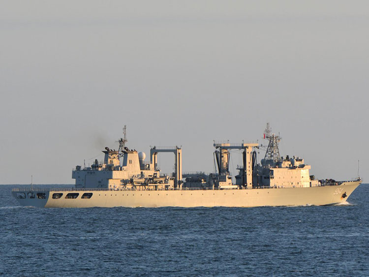 资料图:参加"海上联合"2017联合军演的"骆马湖"号补给舰.