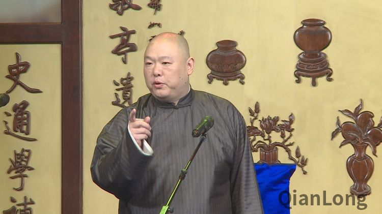 王玥波表演评书《探穴拜旗》