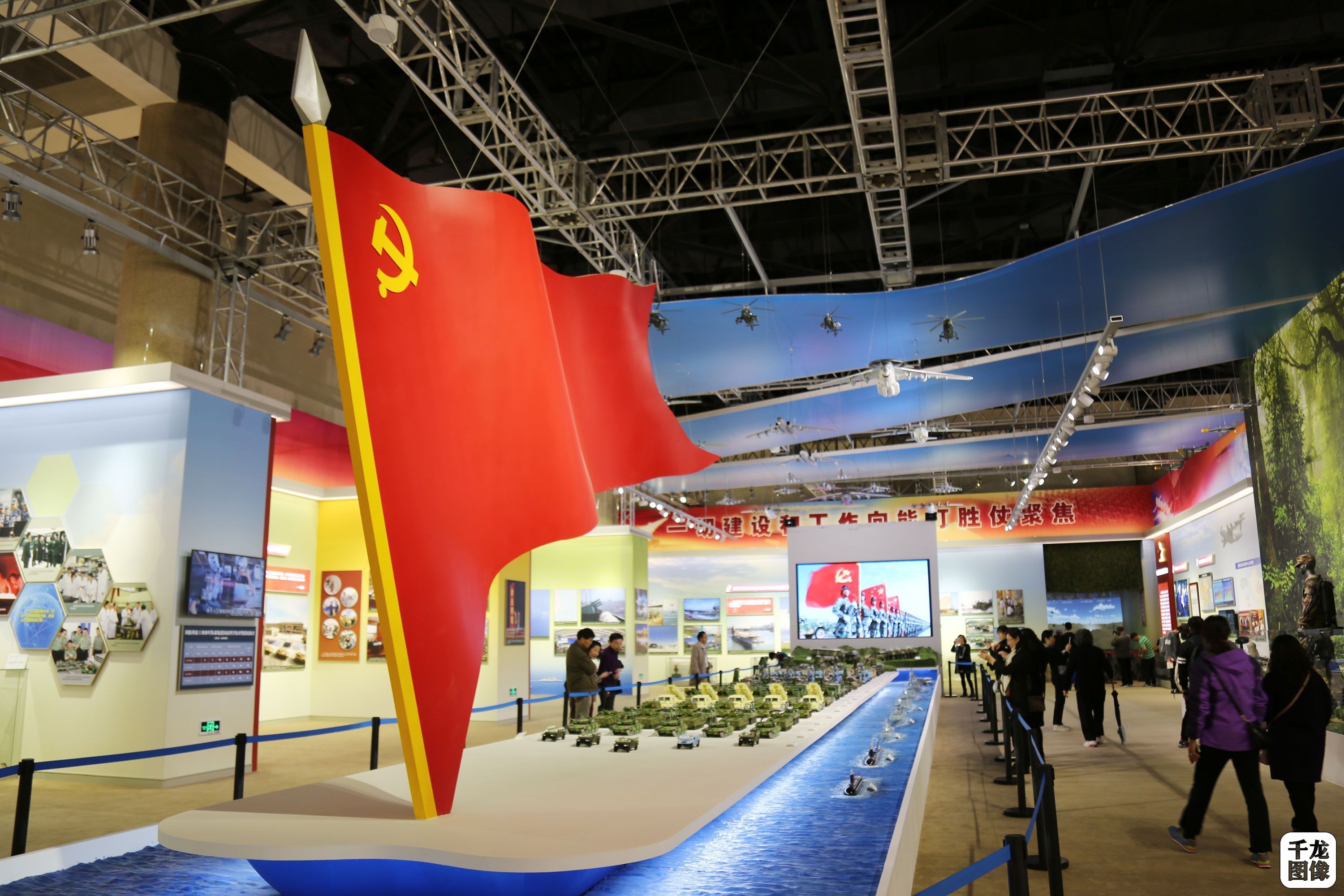 砥砺奋进的五年大型成就展陆军展出新型装备凸显超强打击能力