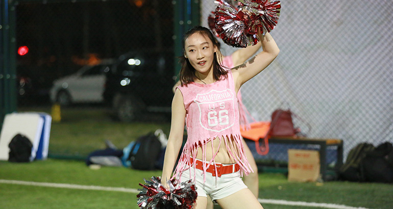 啦啦队表演直播介绍中关村软件园足球超级联赛是由中关村软件园发展