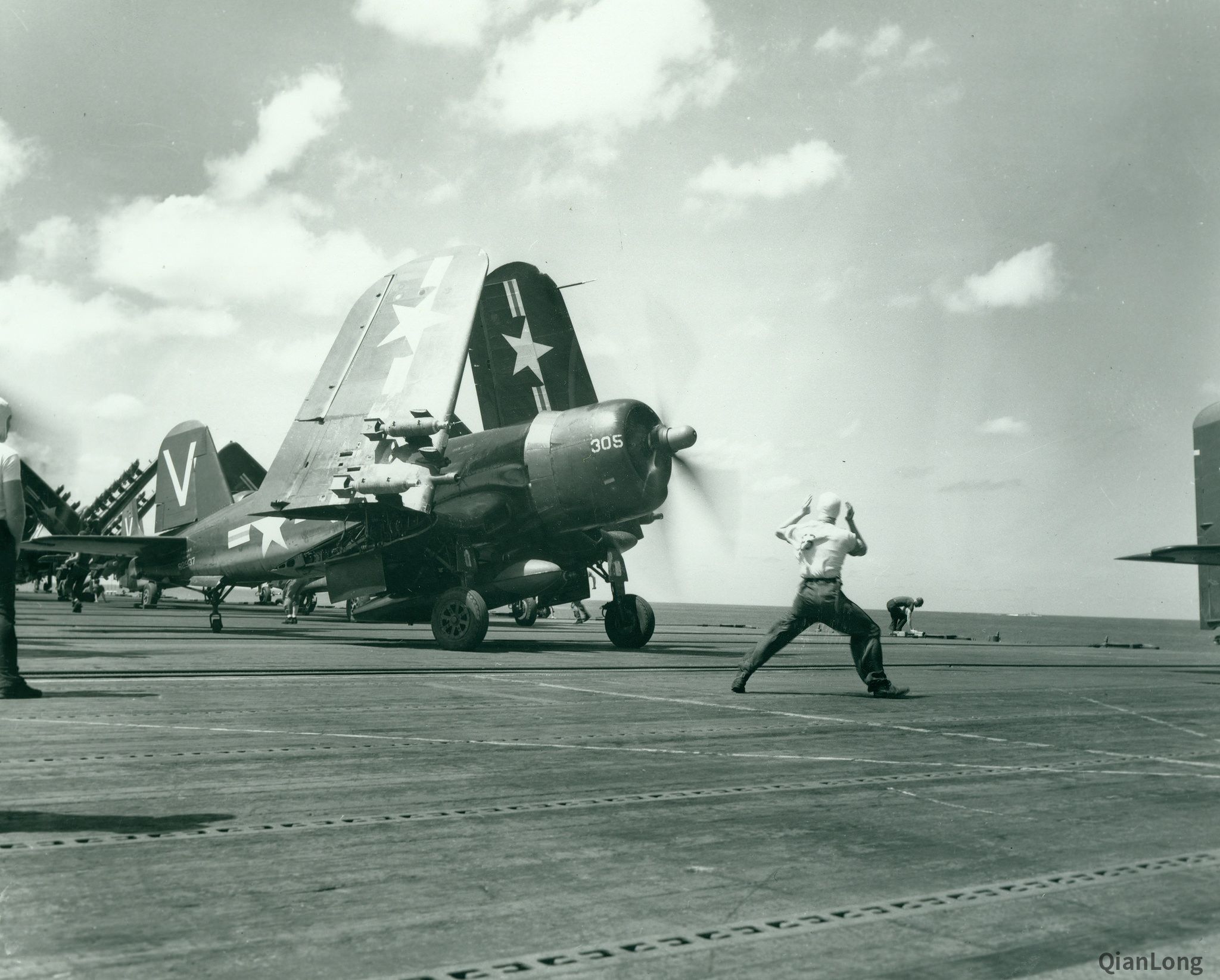 参加朝鲜战争的f4u4b战斗机由夺取制空权改为对地攻击3