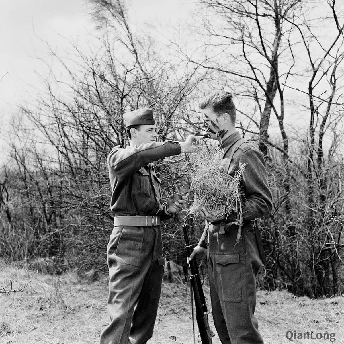 训练中的丹麦陆军戴钢盔钻下水道也是必备技能5