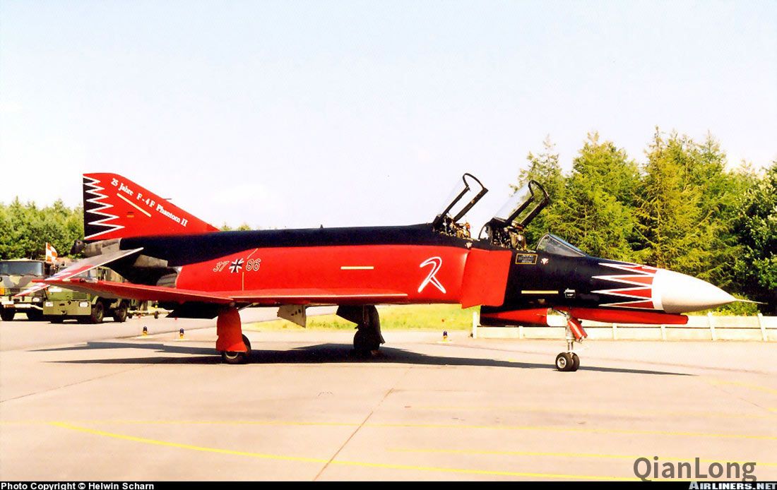 德国空军f4f鬼怪Ⅱ战斗机的大红涂装旨在纪念装备25周年