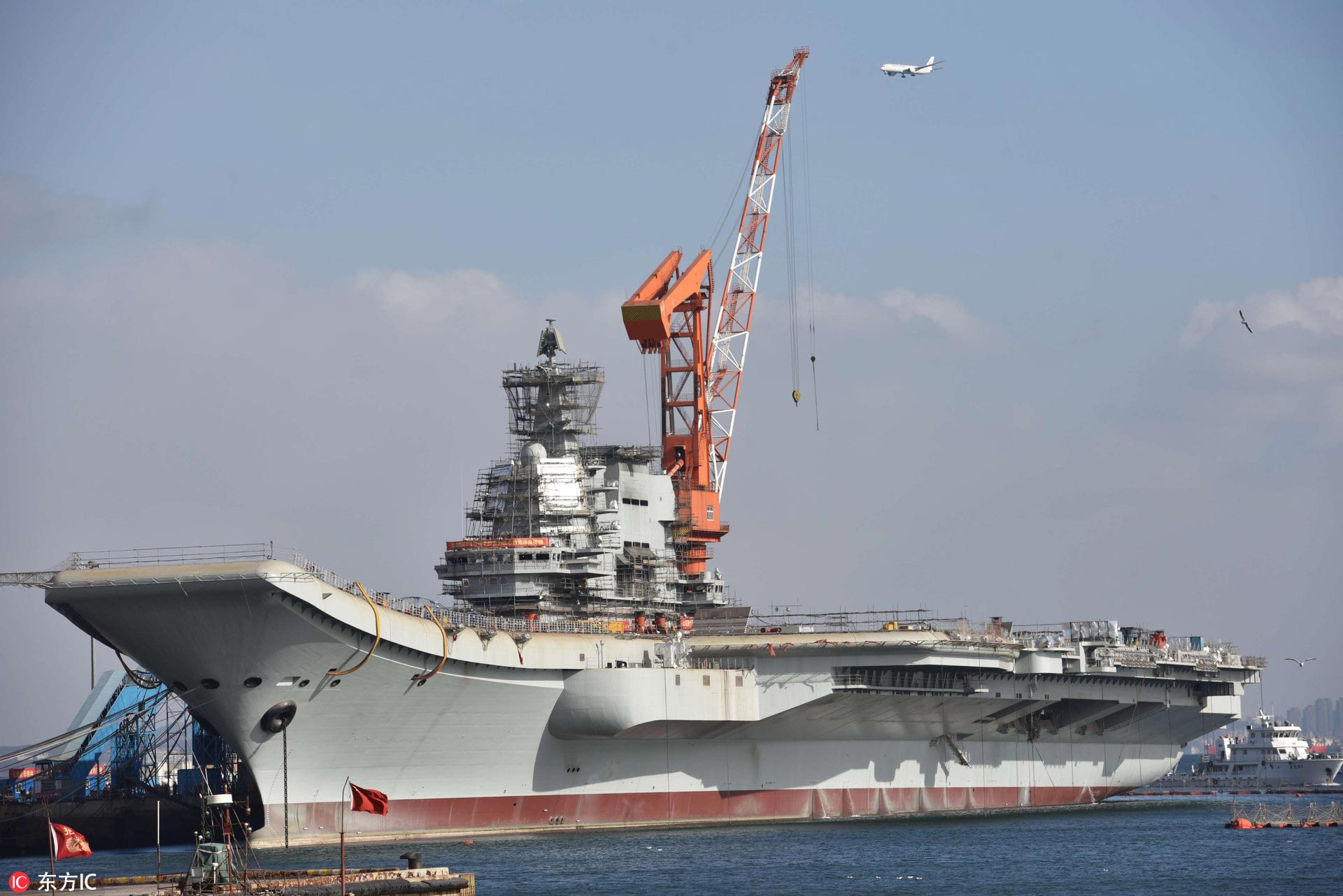 三九首日在辽宁大连拍摄的我国首艘国产航母最新建造进展