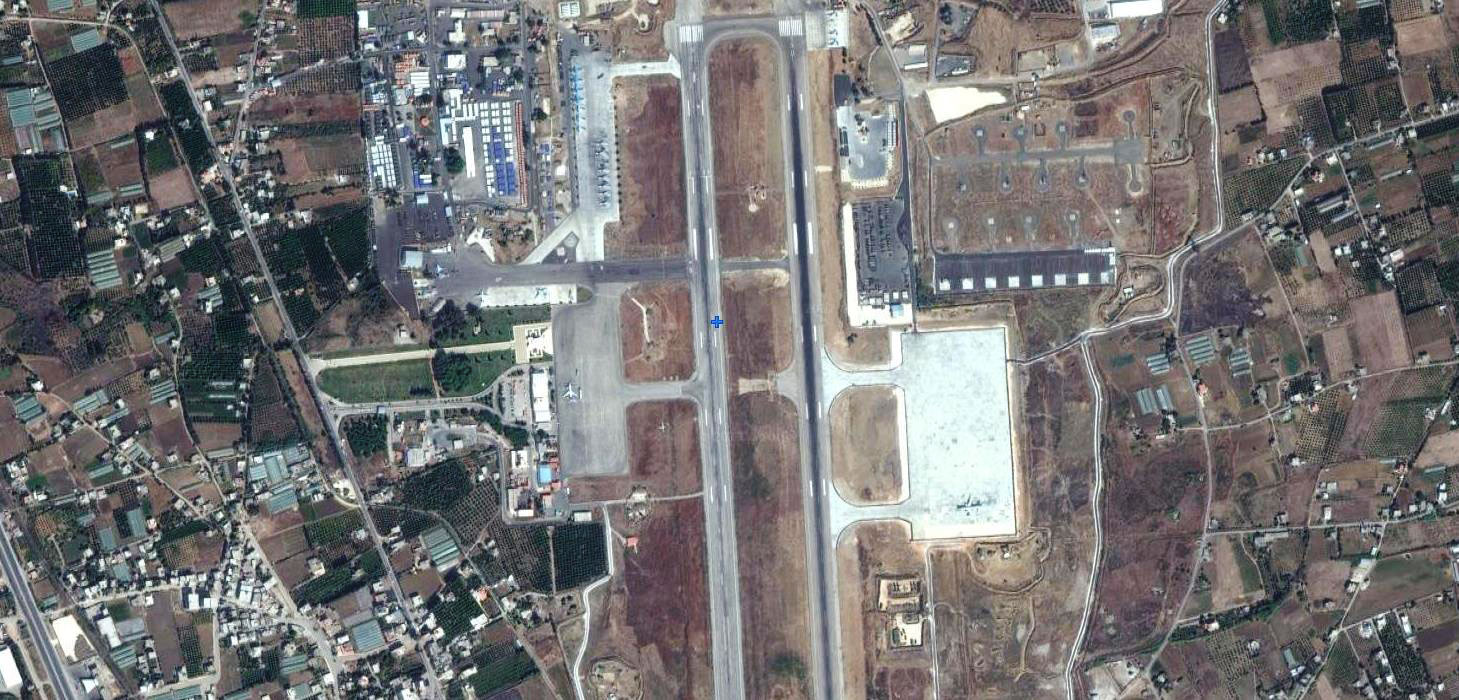 资料图:俄军在叙利亚驻扎的赫梅明空军基地的卫星照片.