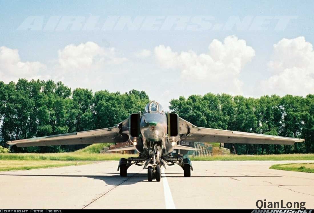 捷克空军的米格23bn战斗轰炸机瞬间集锦没过多久就退役了