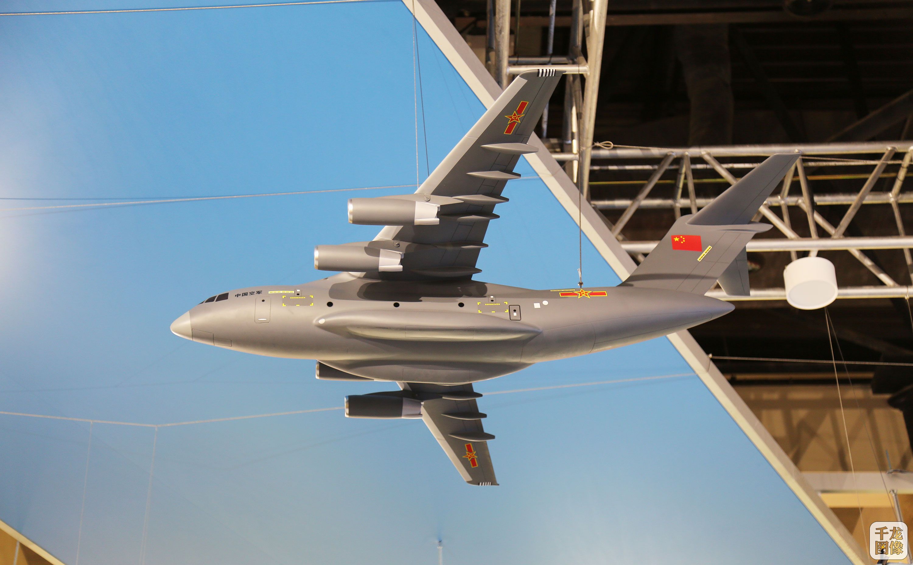 这是在第七展区内展出的运-20运输机.