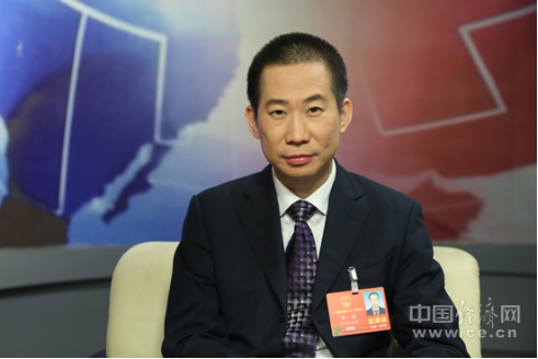 图为全国人大代表,满帮集团联席总裁,贵阳货车帮ceo,党委书记罗鹏.