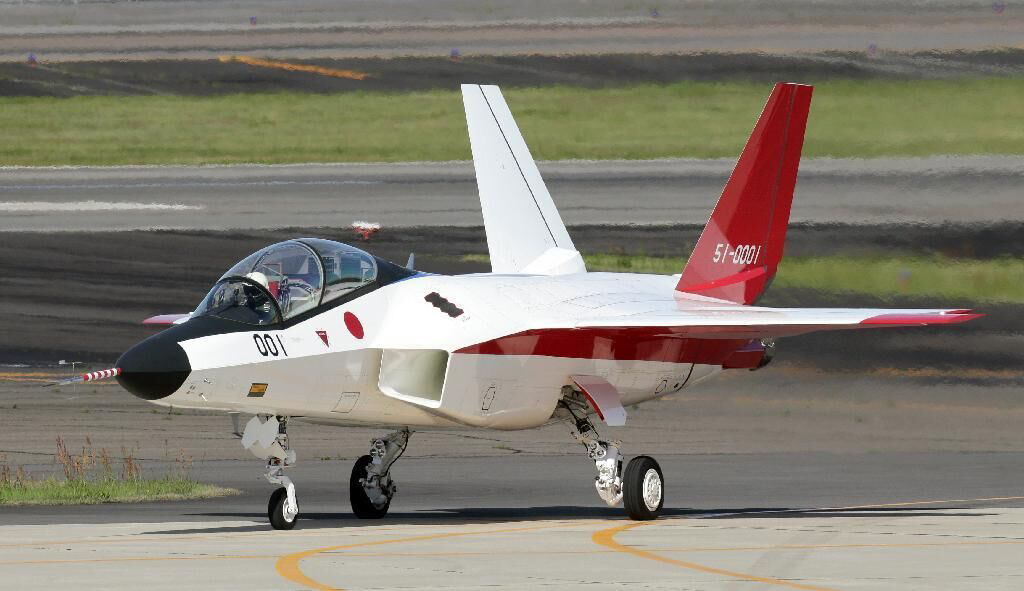 资料图:2016年4月22日上午,日本国产第五代战斗机技术验证机"心神"x-2