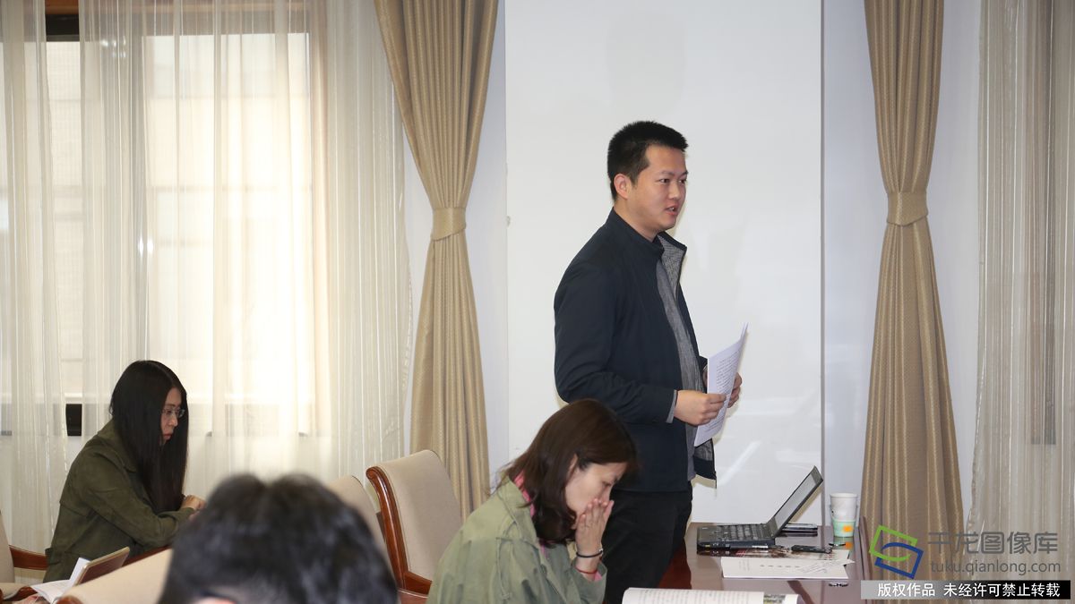 新华社记者提问。