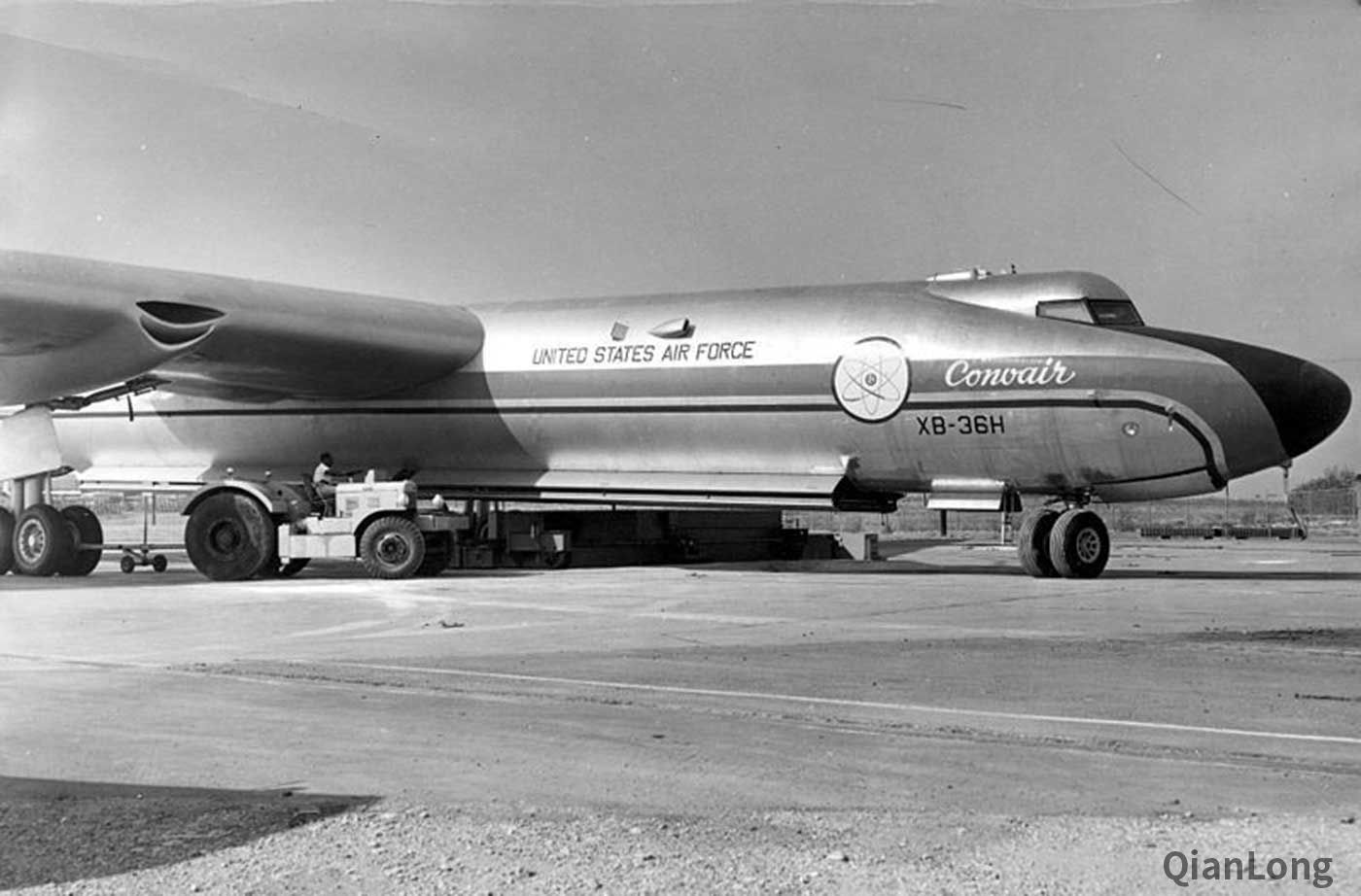 04.康维尔nb-36h轰炸机的内部细节特写.