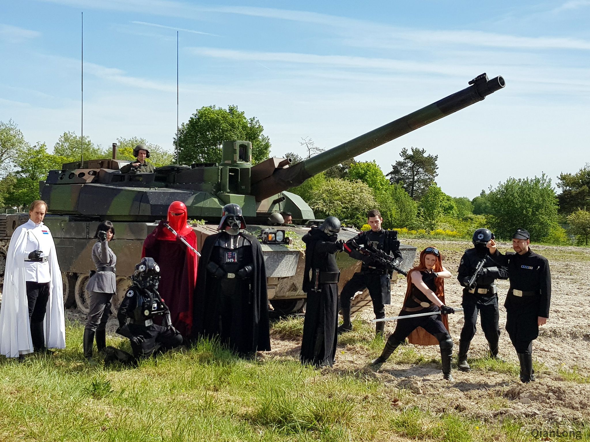 星球大战角色误闯军事基地法国501兵团乘员参观法军501装甲团