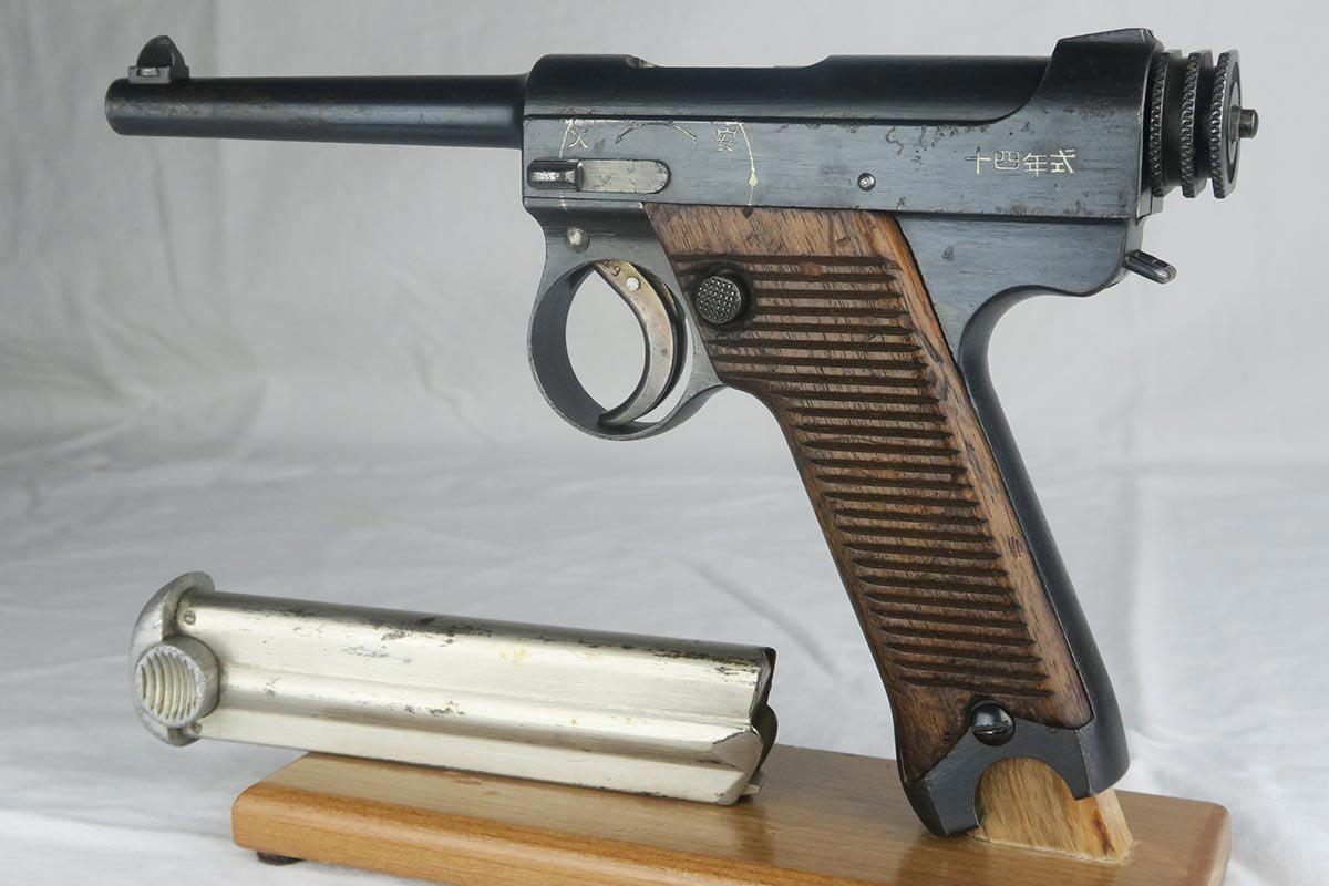 图为二战日本南部十四式手枪(type 14 nambu pistol),采用8x22mm南部