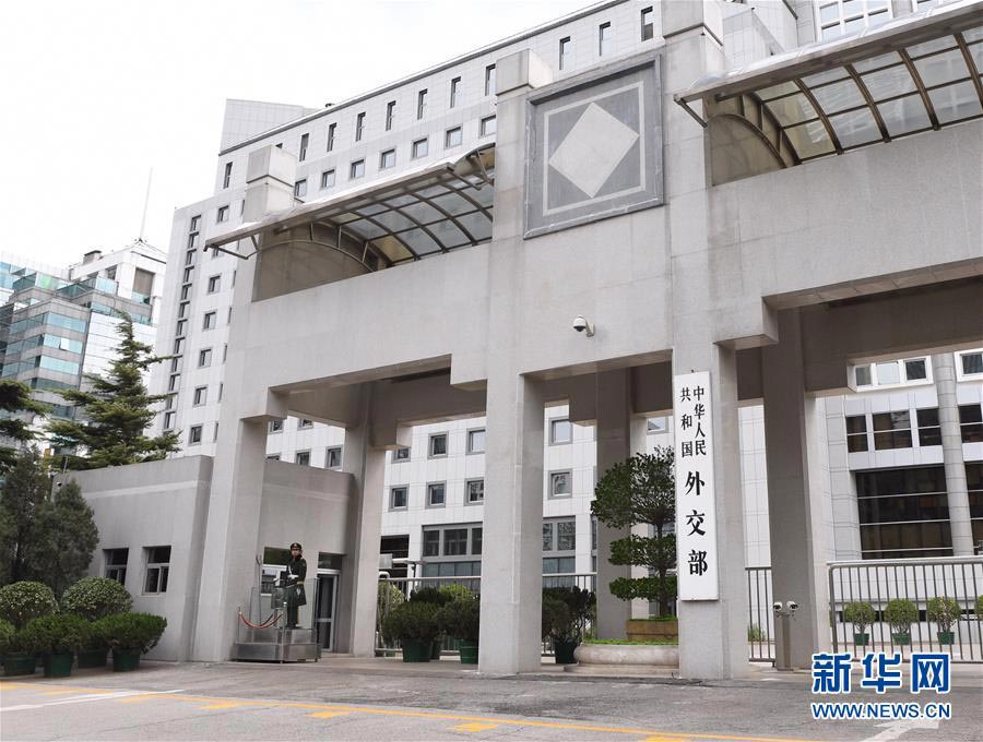 美方炒作南海军事化问题 外交部:美方自己"贼喊捉贼"挺滑稽的