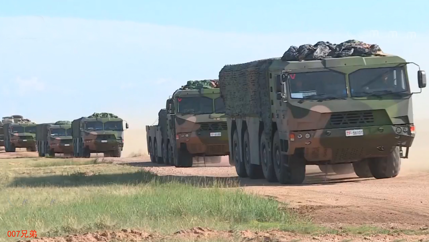 近距离感受东风10a导弹出鞘上演精准炸楼