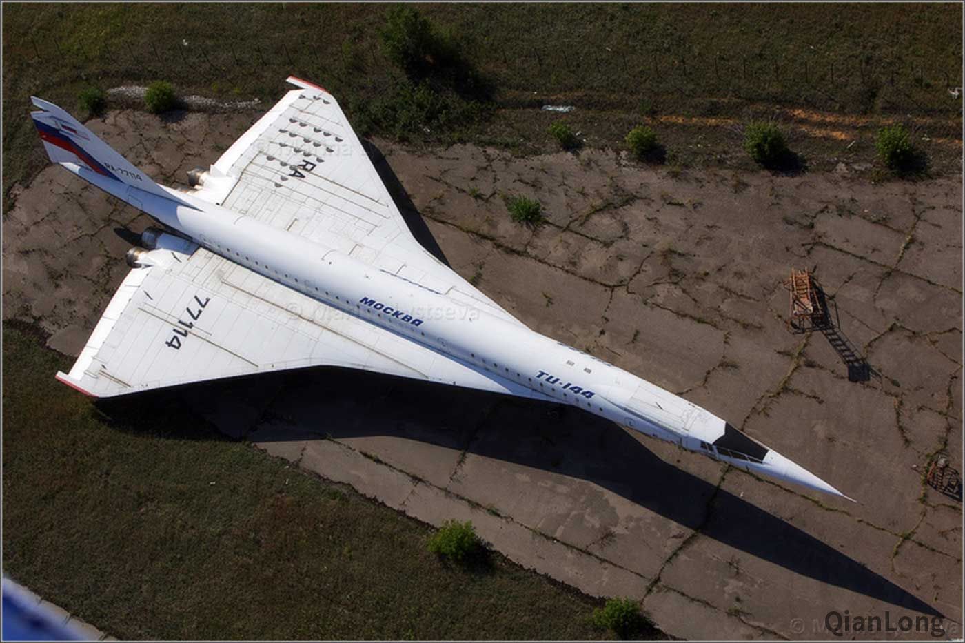 俄罗斯图-144超音速客机 告别天空后改作纪念碑(5)