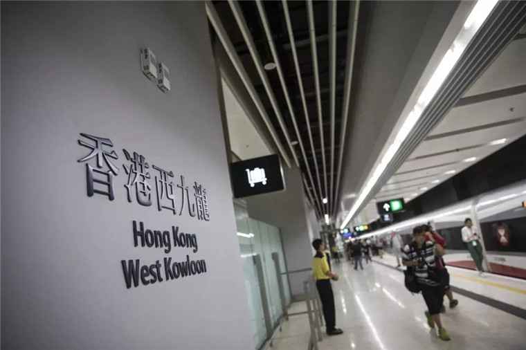 由香港西九龙站发出,到达深圳北站
