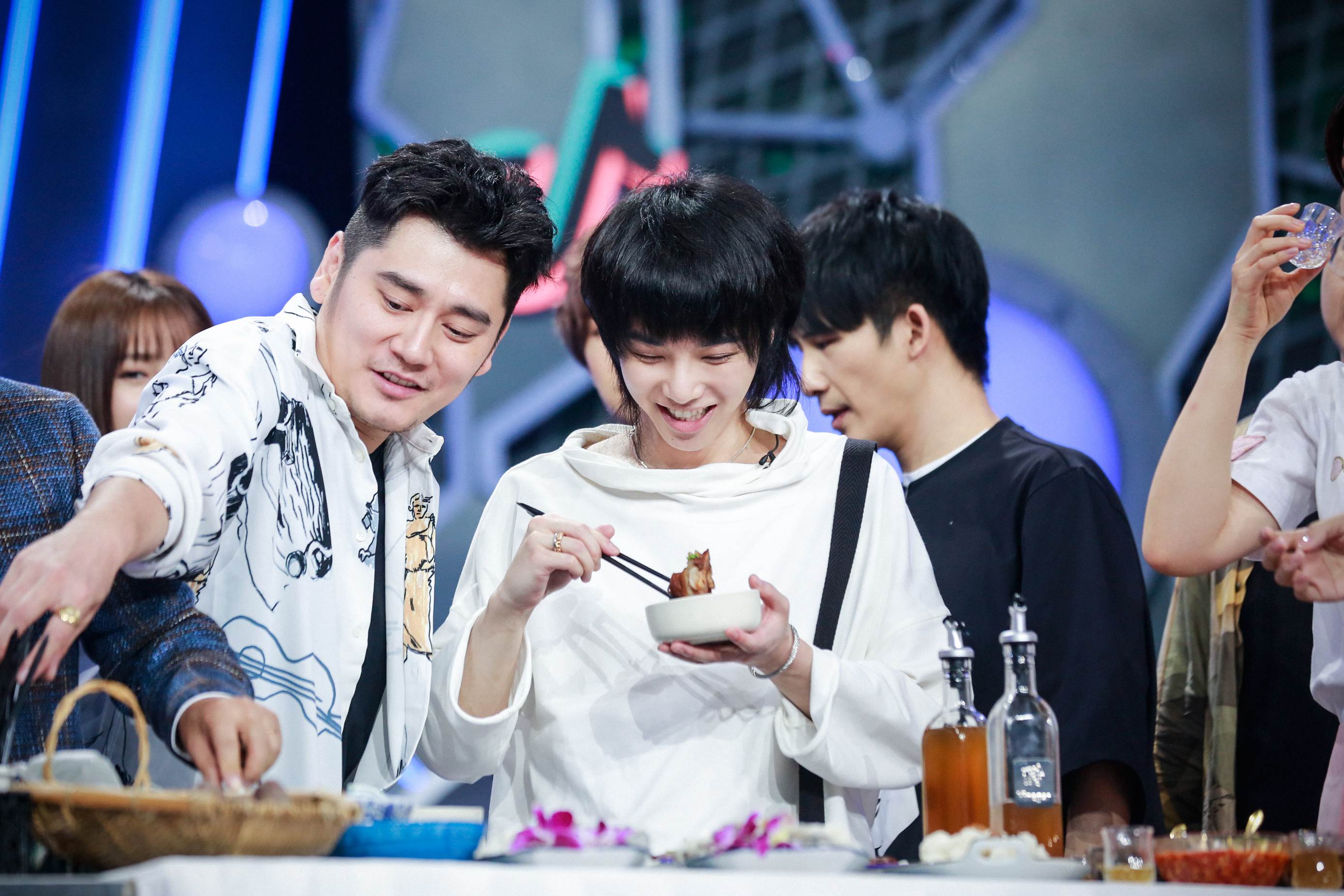 华晨宇《天天向上》尽显吃货本色 与王一博互放狠话惹爆笑