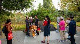 戏曲文化周｜北京园博园变身成为市民与“梨园”合影新去处