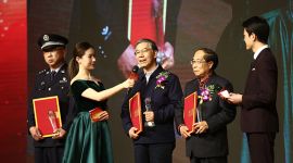 北京北下关街道为“新时代好人”颁奖