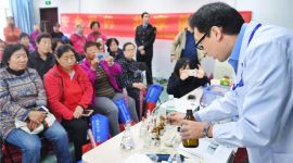 北京东城食药监局进社区科普用药安全知识