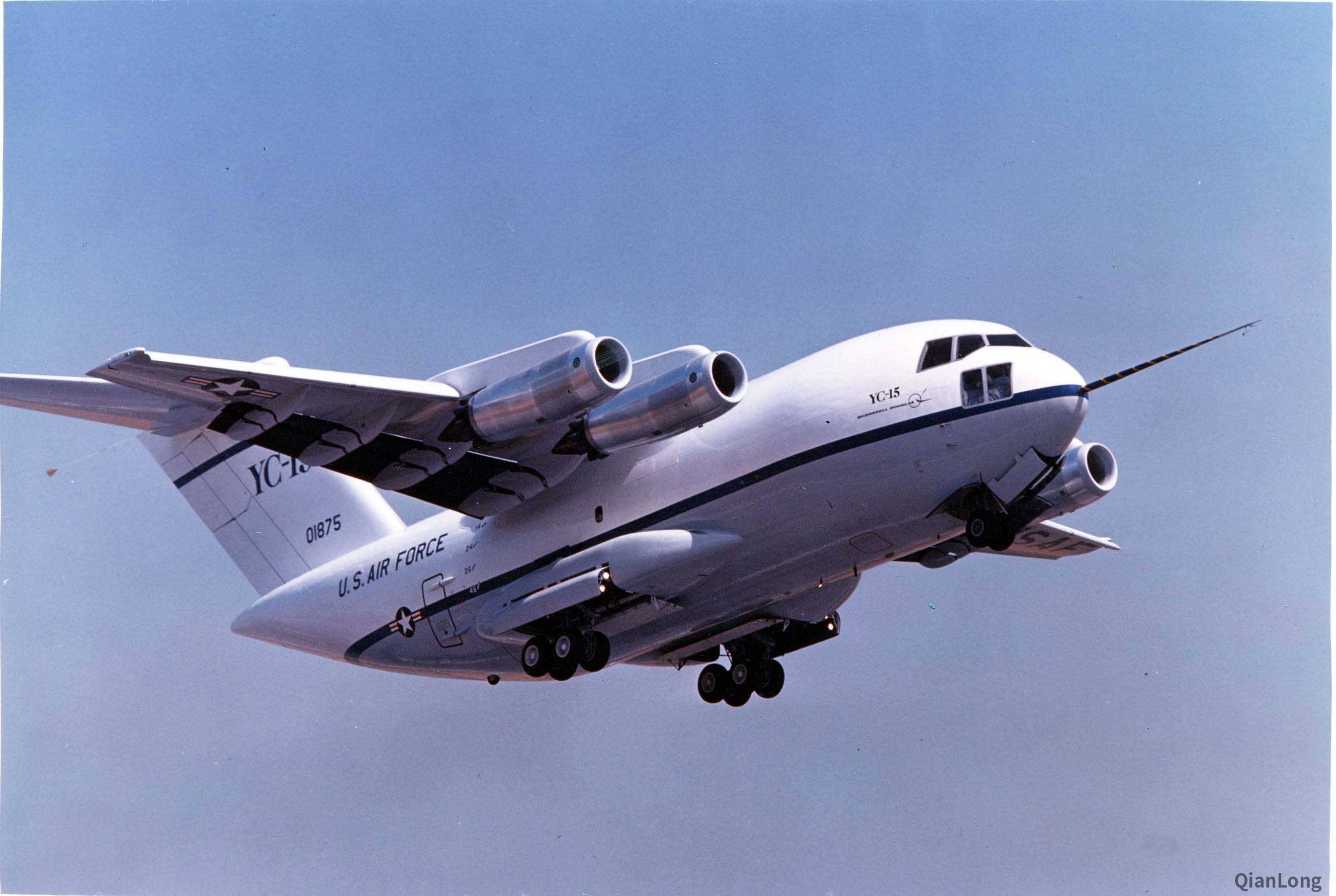 亮相巴黎航展的波音yc14运输机技术先进依然没有淘汰c1303