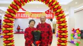 我们的节日·重阳|北京胡同里5对老人办金婚典礼