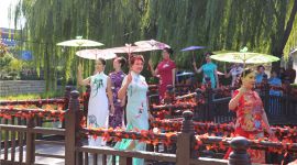 我们的节日·重阳|“穿旗袍、晒刺绣、飙京剧”北京老人多形式共庆重阳节