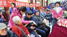 听评剧赛书法游园会 北京丰台东铁匠营街道缤纷活动传递敬老情