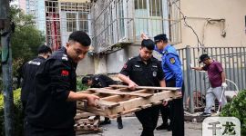 街乡吹哨 部门报到|北京朝阳城管朝外执法队“吹哨”取缔占道经营