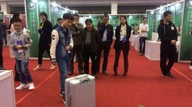 北邮研究生发明智能旅行箱可跟随主人行走