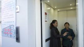 垃圾道变废为宝 北京东城老旧小区加装“定制”电梯