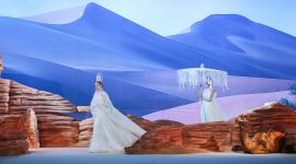 时装秀场刮起“大漠风”