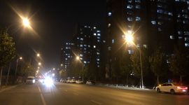 “灯照亮了‘黑路’，也照亮了我们对政府的信心”