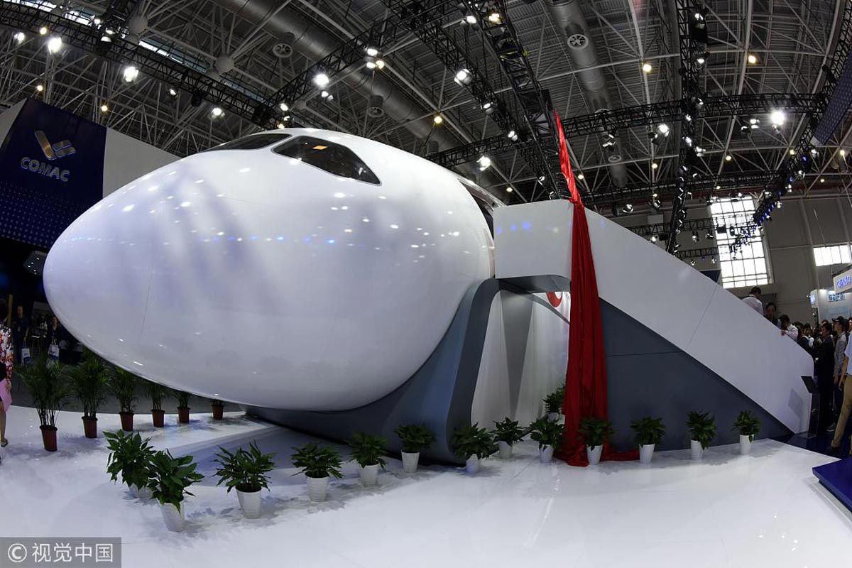 中俄cr929远程宽体客机11展示样机在珠海揭幕亮相实物展现三舱布局