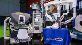 聚焦进博会|世界领先的达芬奇手术机器人亮相进博会