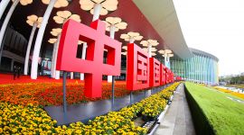 聚焦进博会│展期过半精彩不断 进博会一天入场63万人