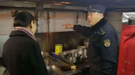 北京朝阳三里屯城管执法队排查燃气隐患