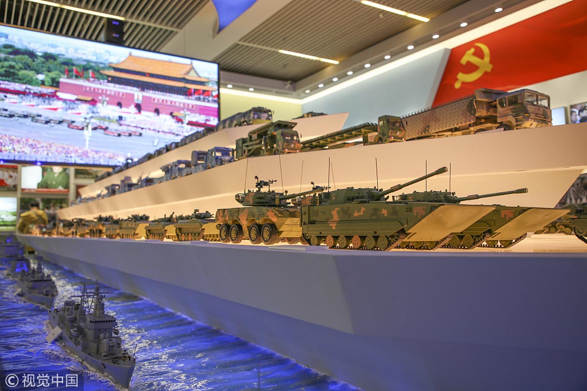 庆祝改革开放40周年大型展览首艘国产航母模型亮相国防和军队展区4