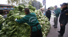 北京东城城管：冬储大白菜热销 售卖请别占道
