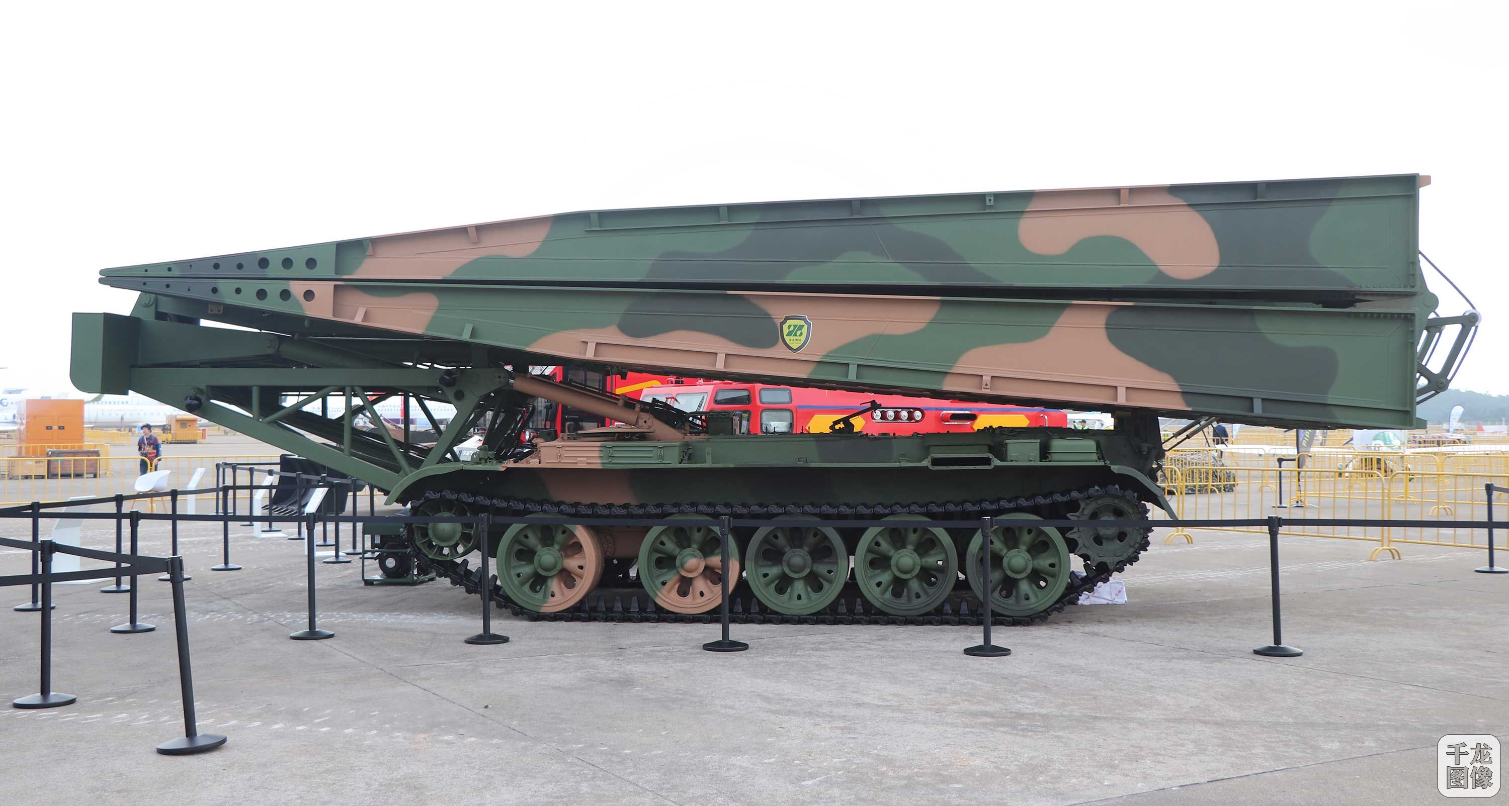 保利集团展出的hzql21坦克冲击桥.hzql21坦克冲击桥总重36吨.