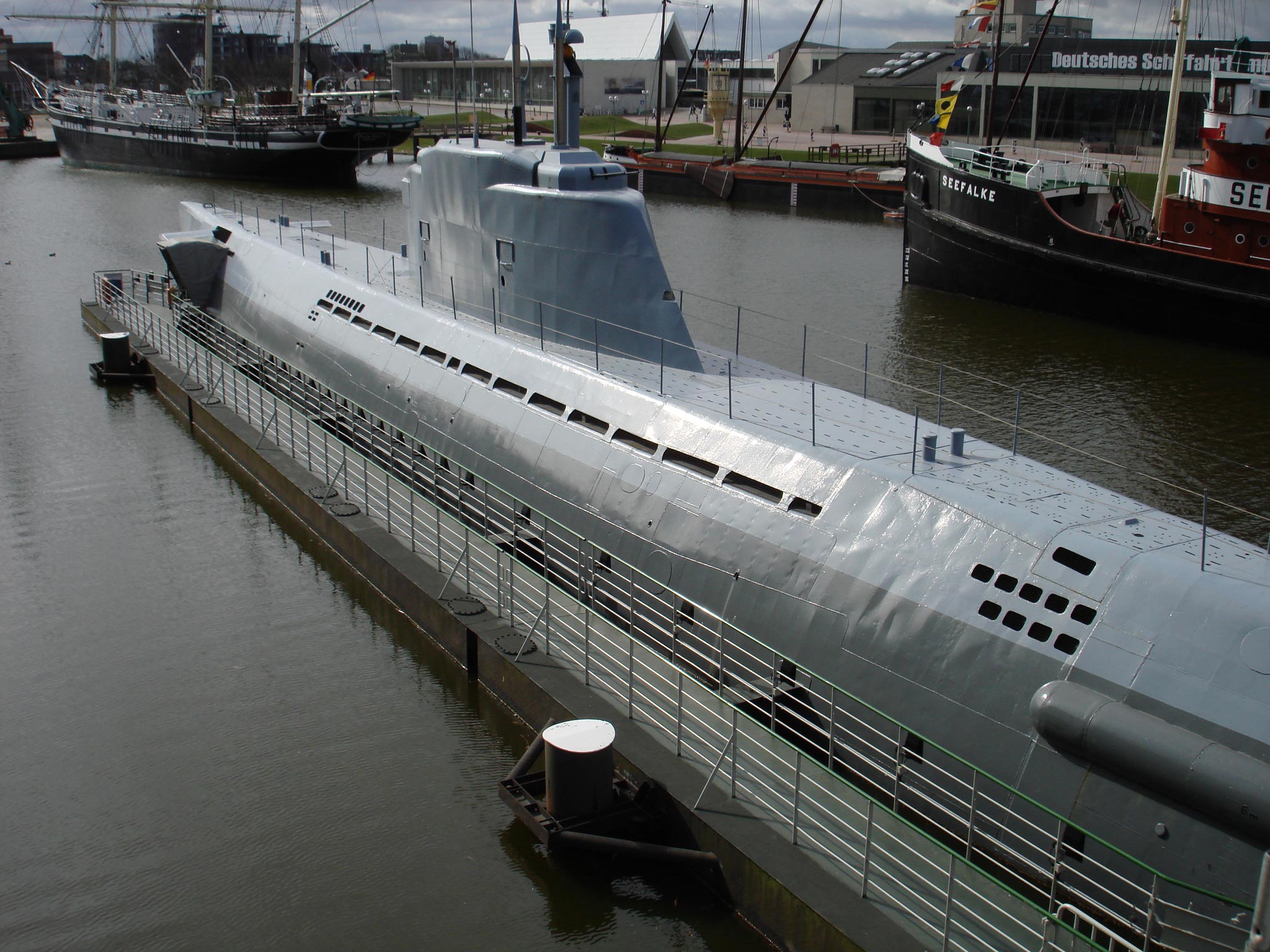 图为位于德国不来梅哈芬港的21型(xxi级)潜艇u2540号博物馆.