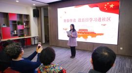 108名志愿者进北京西城36个社区陪老人阅读