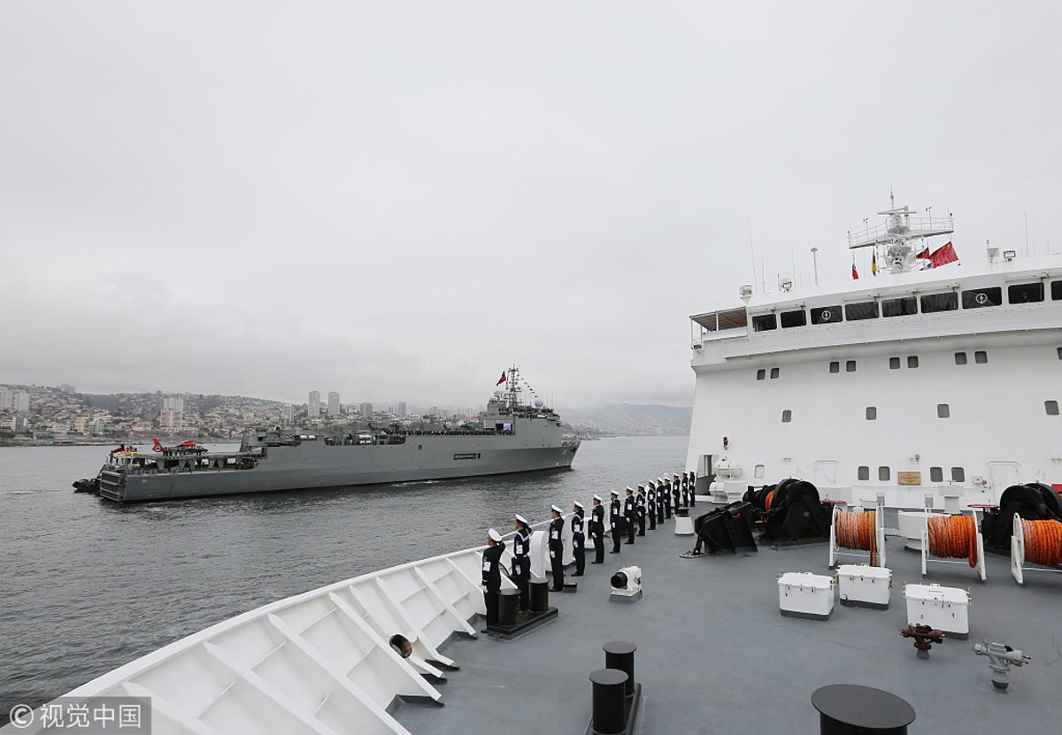 智利海军举行成立200周年阅舰式中国海军和平方舟医院船参加
