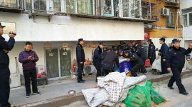 北京朝外城管执法队群策群力整治占道经营